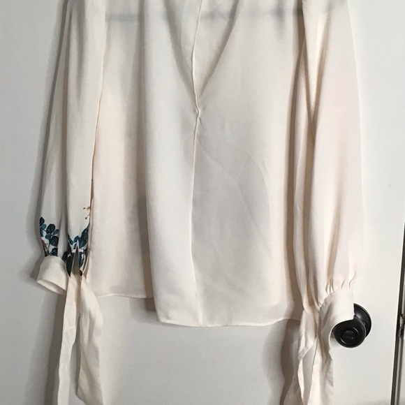Zara Classy Women’s Top Long Sleeves with a bow and Flowers in the Front US M - Picture 12 of 16